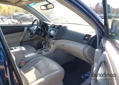 2013 Toyota Highlander Se V6 z USA, uszkodzony, nr VIN 5TDBK3EHXDS195353